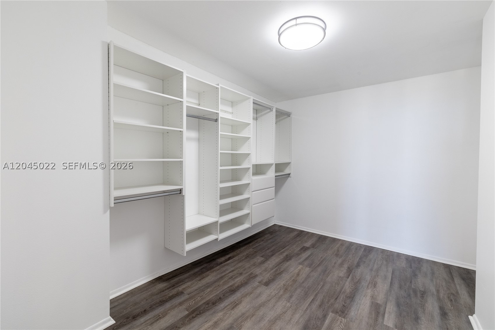 TOWERS OF QUAYSIDE CONDO - Residential