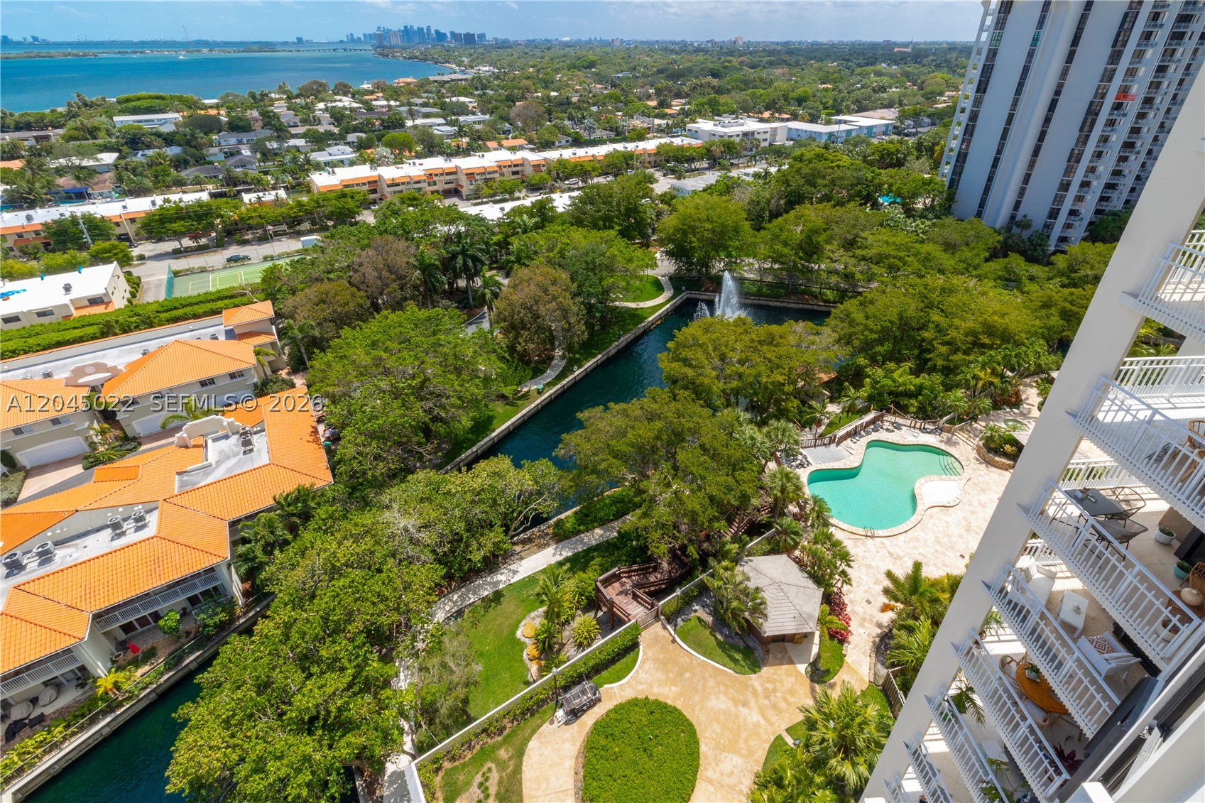 TOWERS OF QUAYSIDE CONDO - Residential