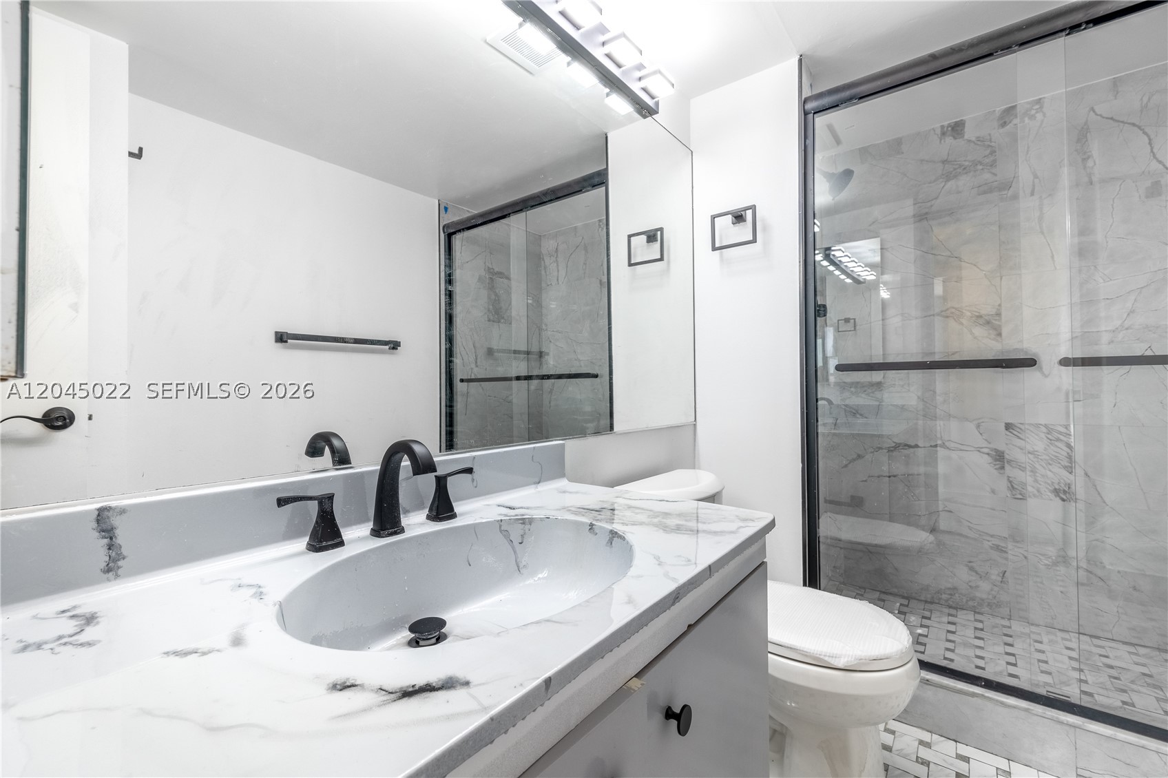 TOWERS OF QUAYSIDE CONDO - Residential