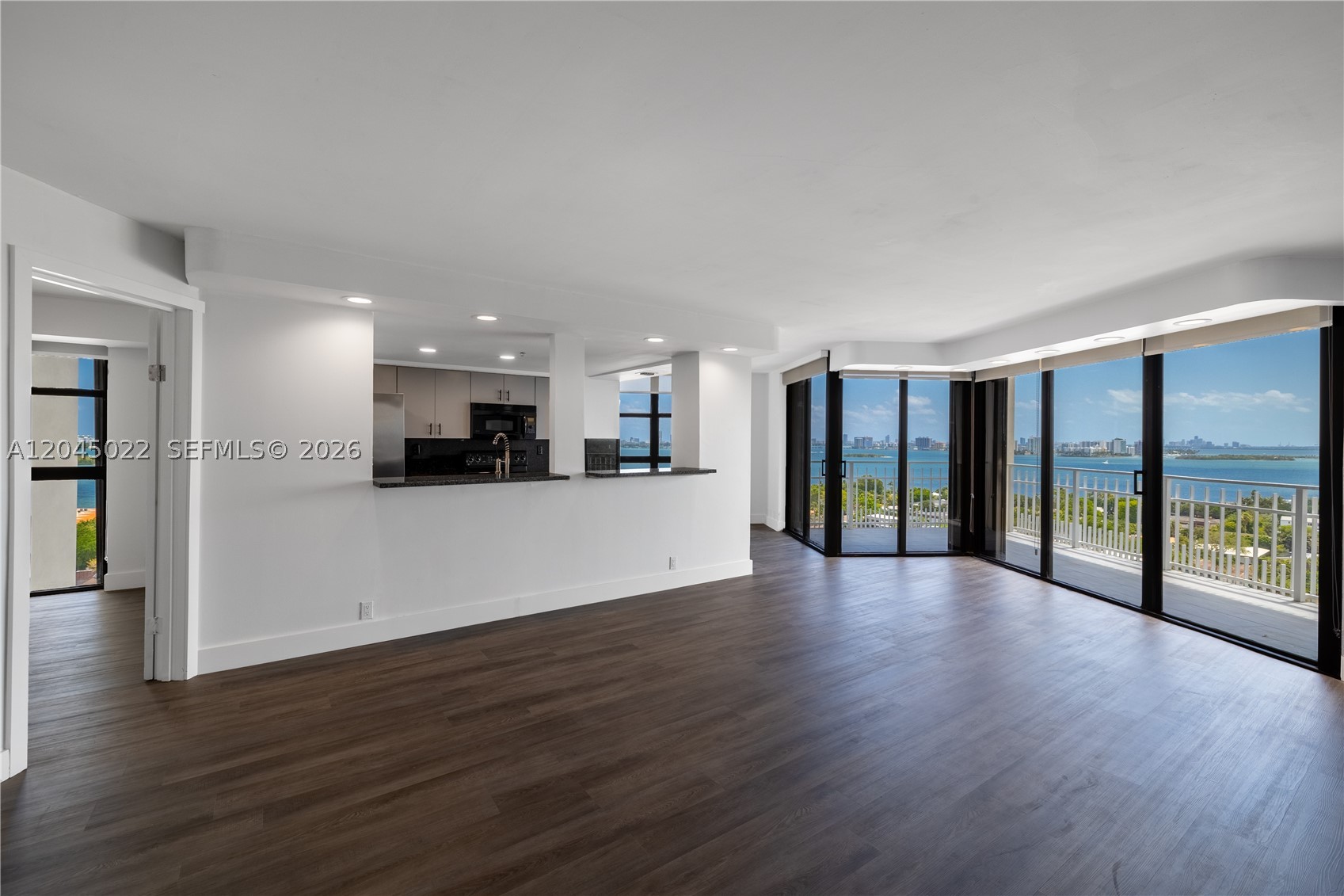 TOWERS OF QUAYSIDE CONDO - Residential