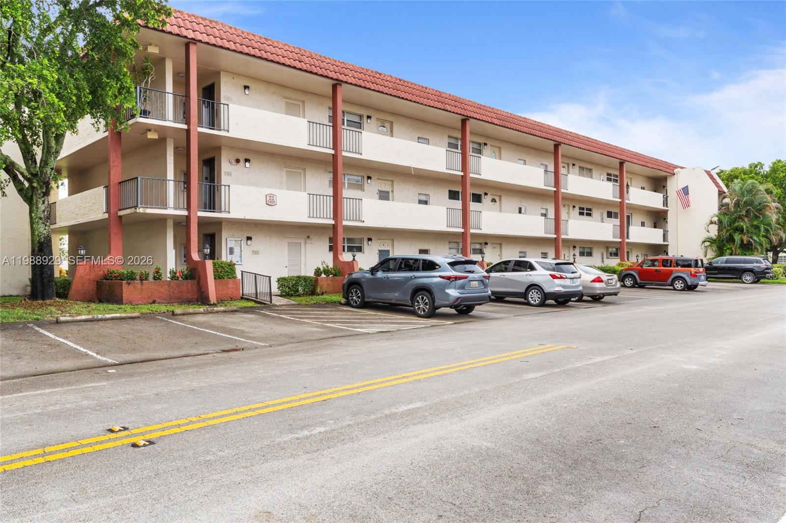 HOLLYBROOK GOLF AND - Residential