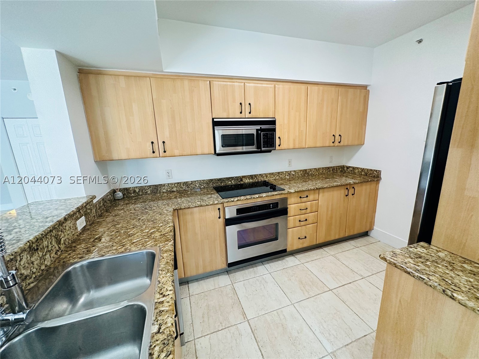 THE COURTS AT SOUTH BEACH - Residential Lease
