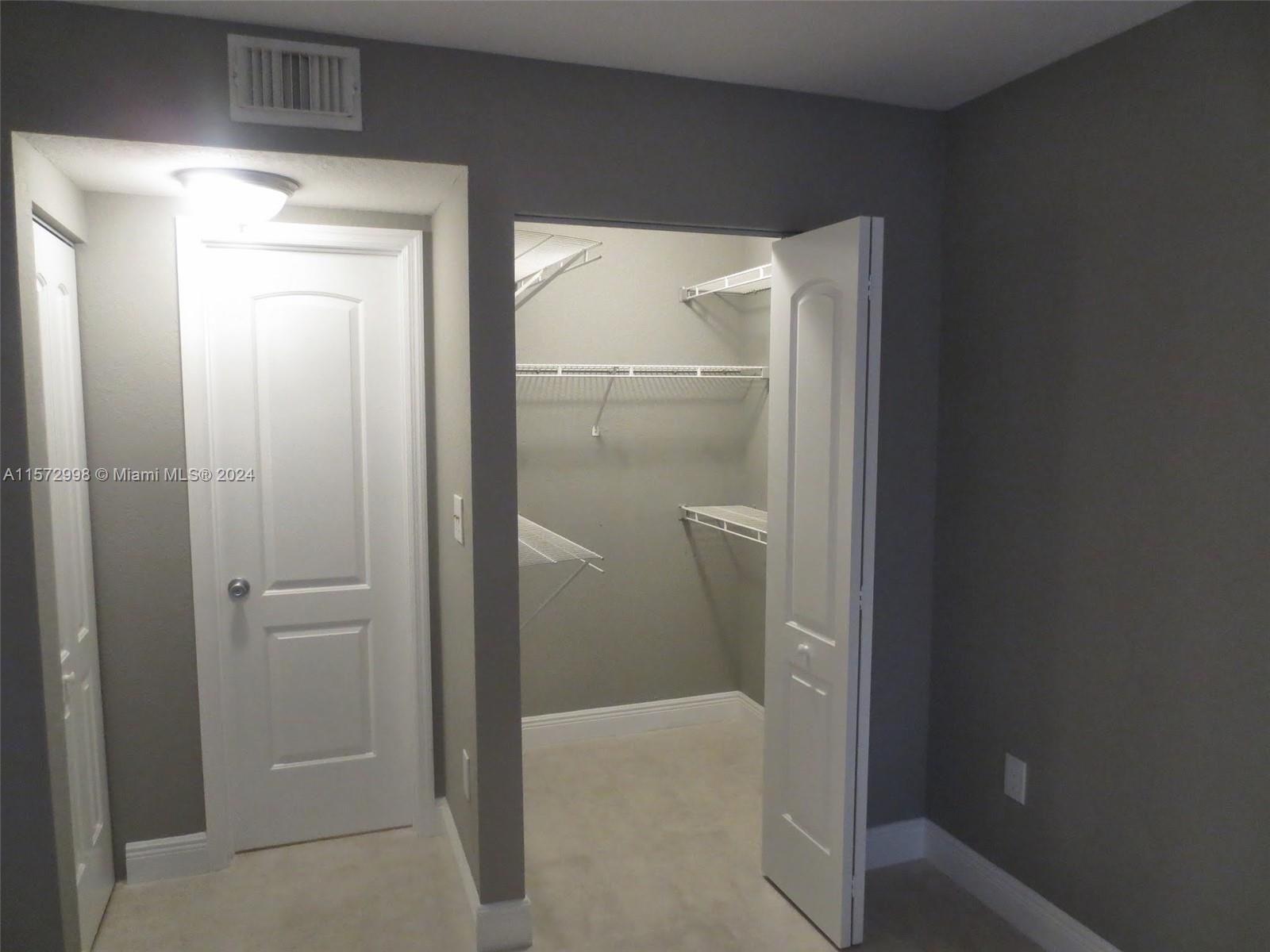 LAKEVIEW CLUB CONDO - Residential Lease
