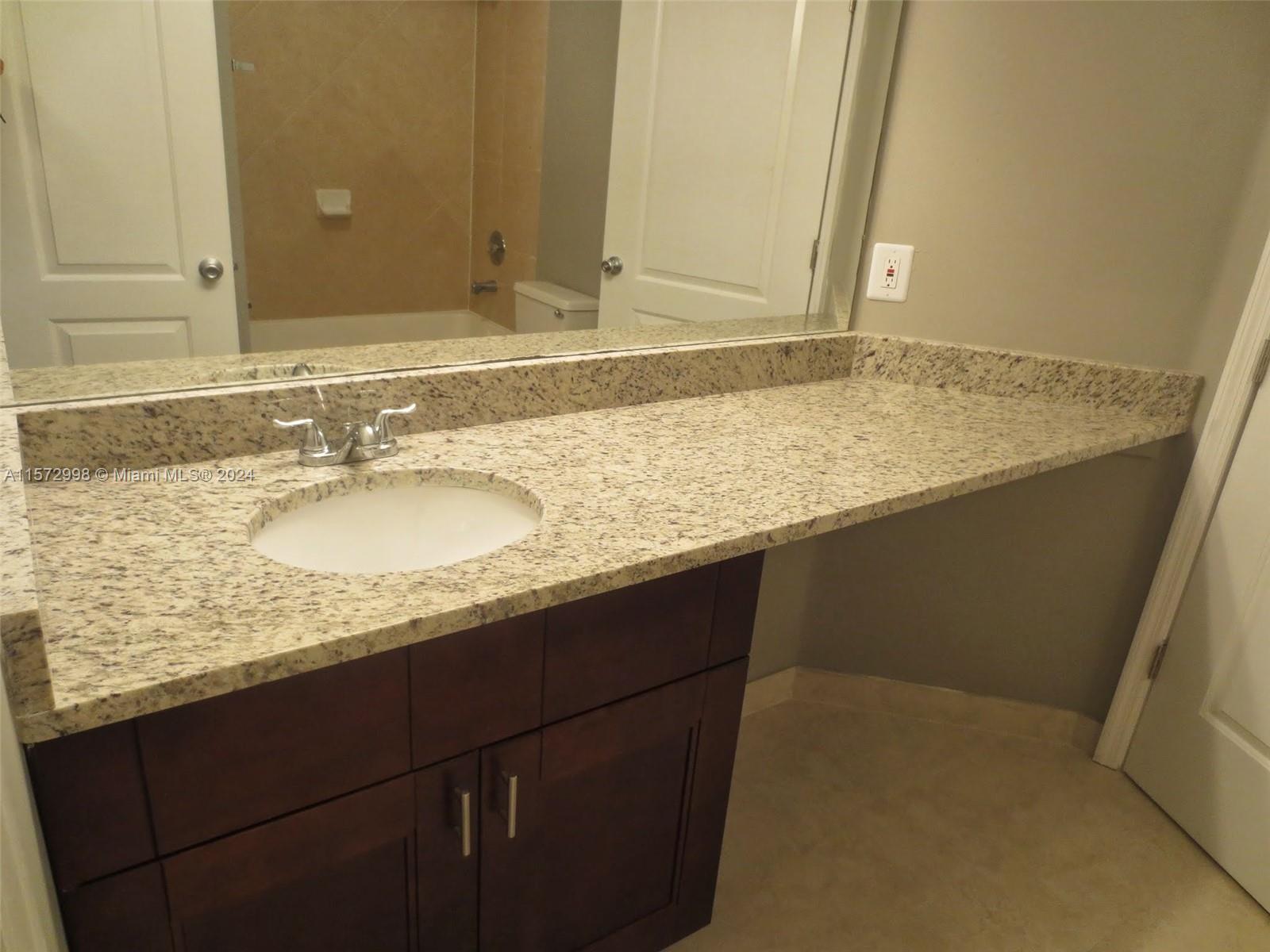 LAKEVIEW CLUB CONDO - Residential Lease