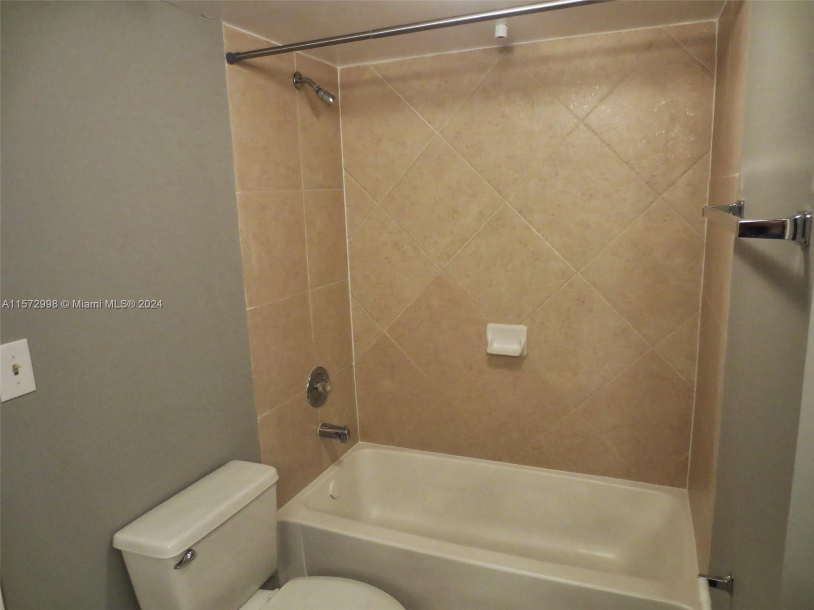LAKEVIEW CLUB CONDO - Residential Lease