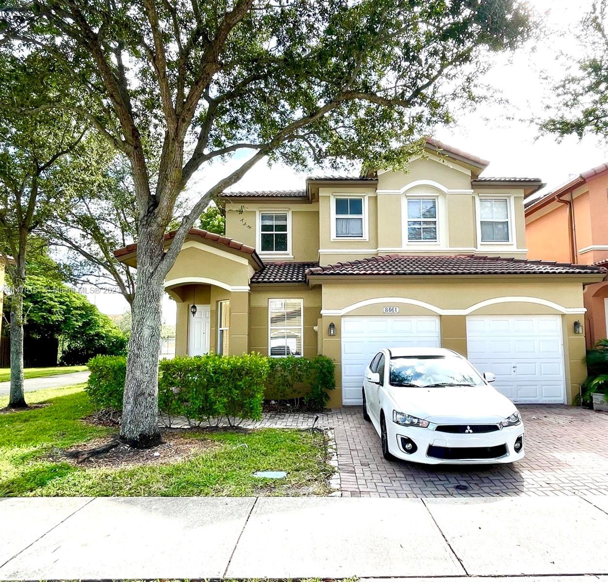 Welcome to this spacious 4 Bedroom, 3 Bathroom home in the desirable community of Island at Doral. With one bedroom conveniently located downstaris, this house offers both confort and funcionality. Granite counter-top kitchen, Tile throughout the house. Room for washer and dryer. 2 car garage plus two parking spaces on the driveway. Paver patio & the  amenities of this nice community, wich include a clubhouse "The Island Club", nice pool, tennis and basketball courts, Gym and much more. This is the perfect place to call home for those looking for a vibrant and active lifestyle in Doral.
Close to K-8 Dr Rolando Espinoza and Ronald Regan Senior High School.