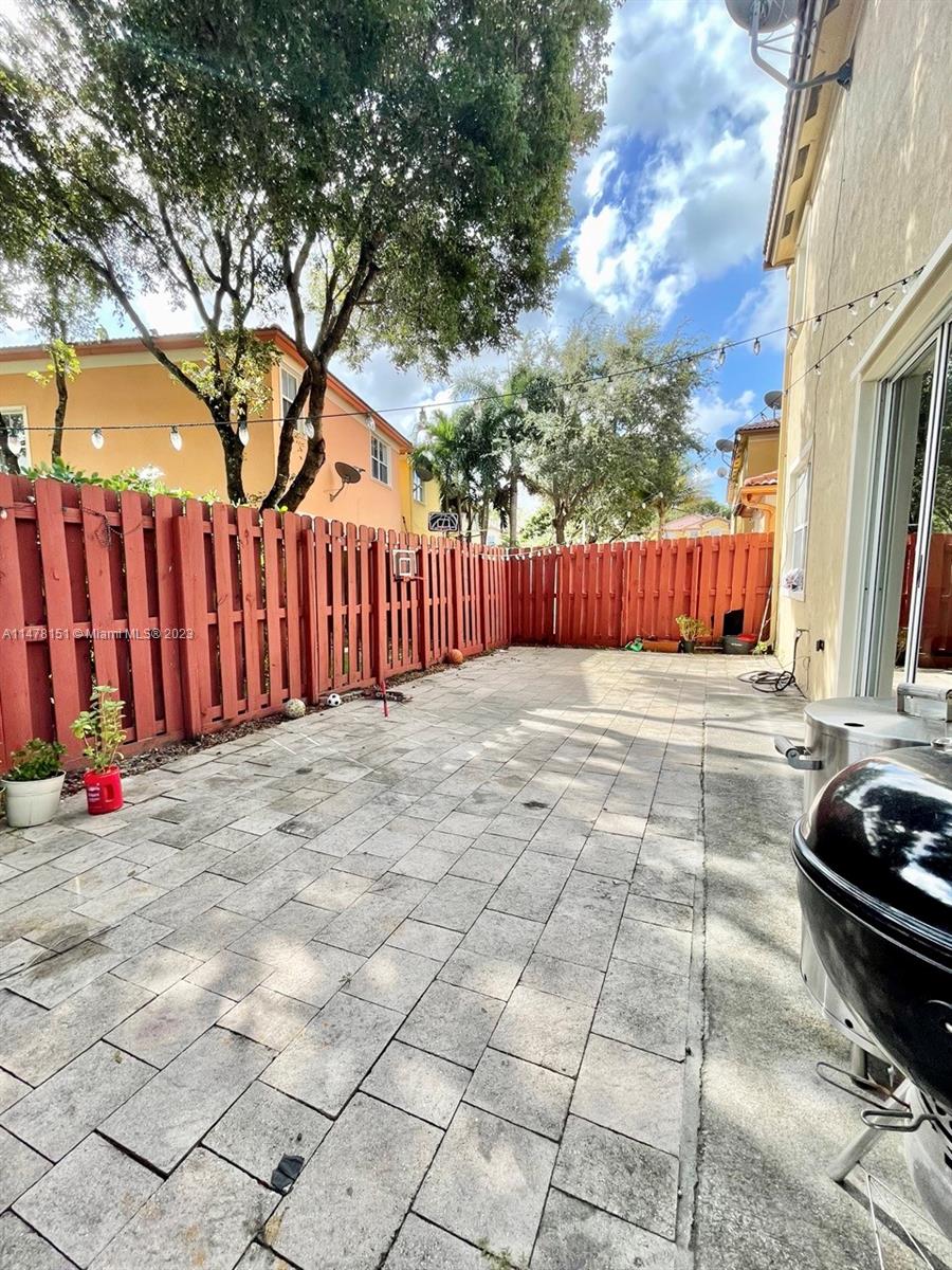 ISLANDS AT DORAL NORTHWES - Residential Lease