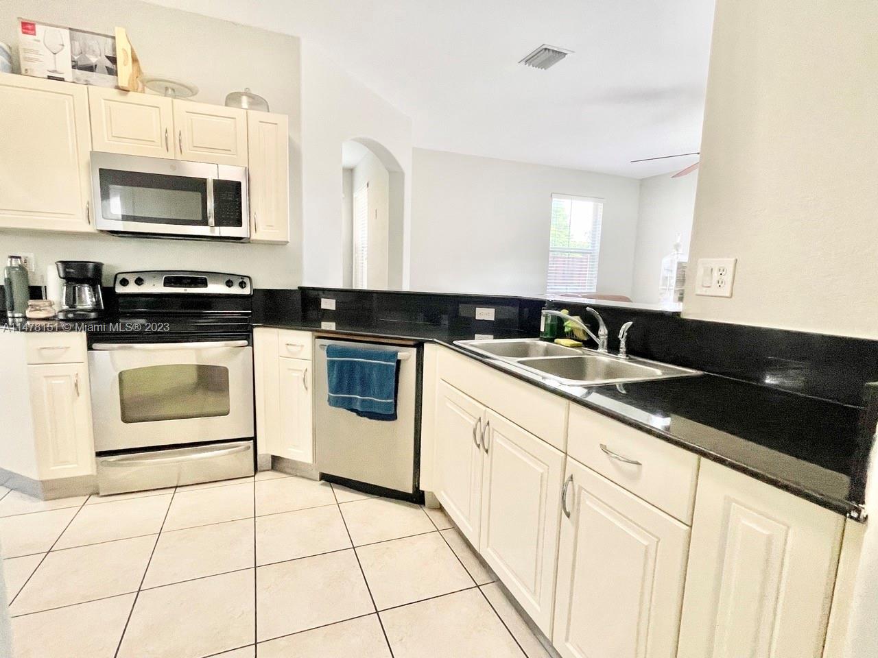 ISLANDS AT DORAL NORTHWES - Residential Lease