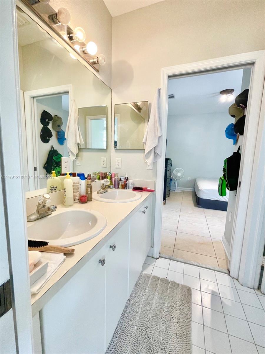 ISLANDS AT DORAL NORTHWES - Residential Lease