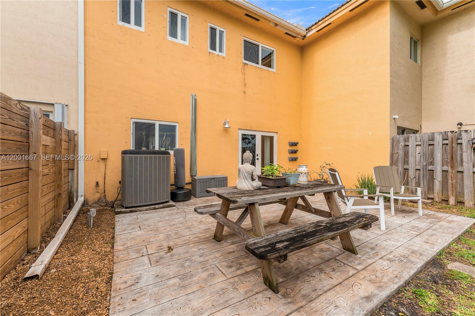 TWIN LAKE SHORES CENTRAL - Residential