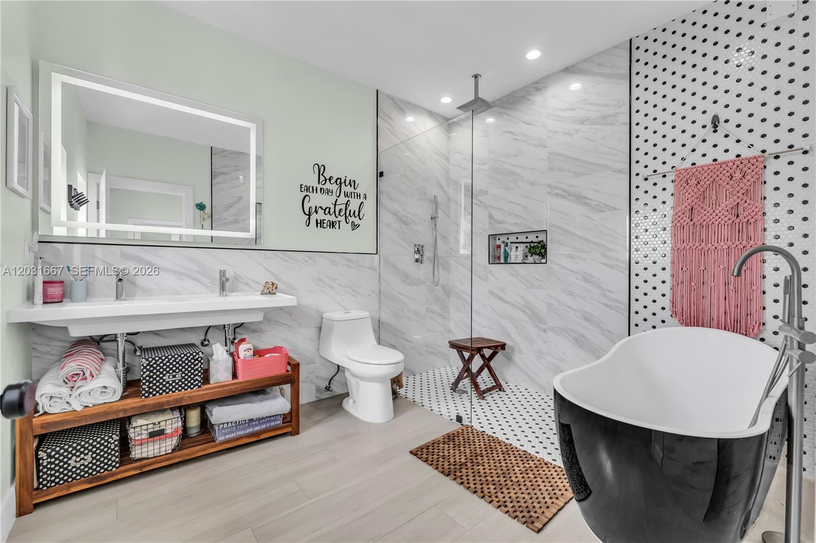 TWIN LAKE SHORES CENTRAL - Residential