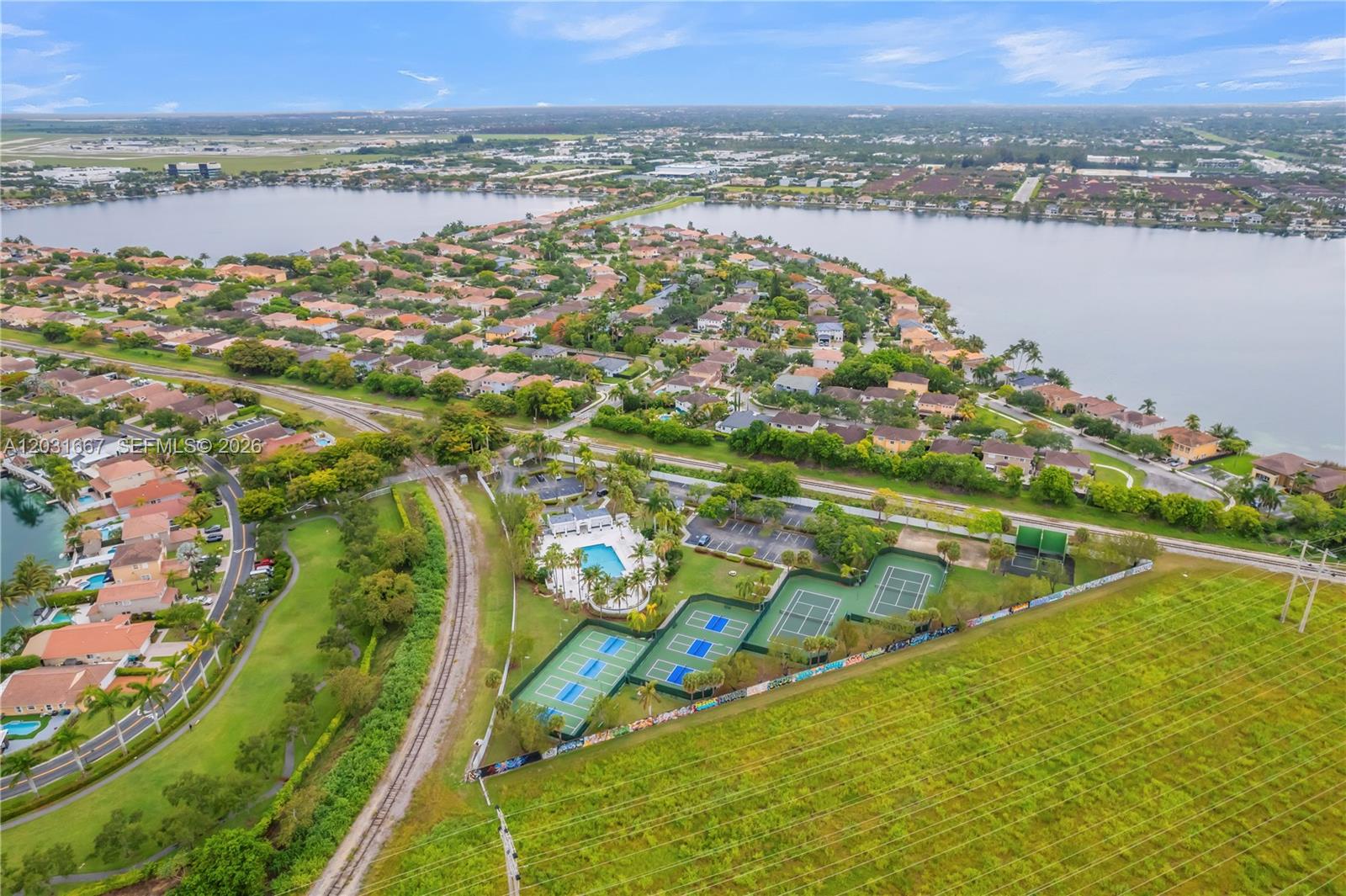 TWIN LAKE SHORES CENTRAL - Residential