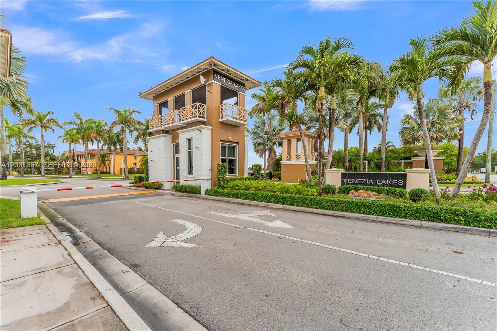 TWIN LAKE SHORES CENTRAL - Residential