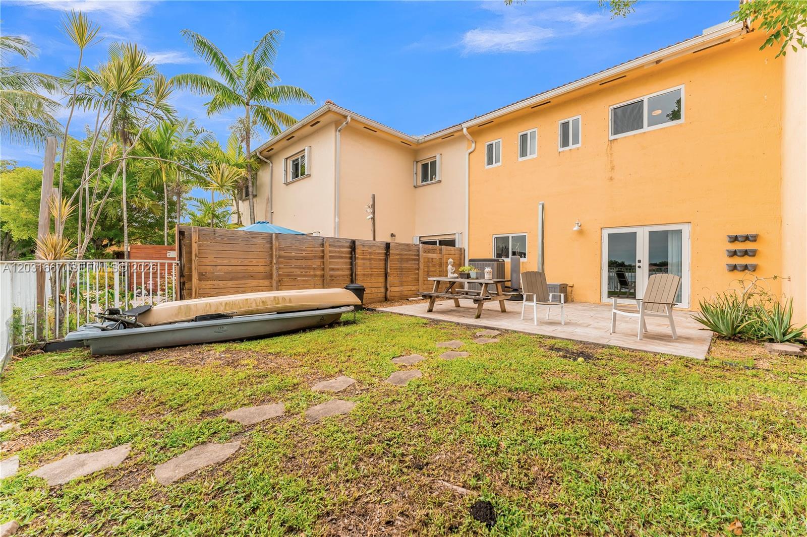 TWIN LAKE SHORES CENTRAL - Residential