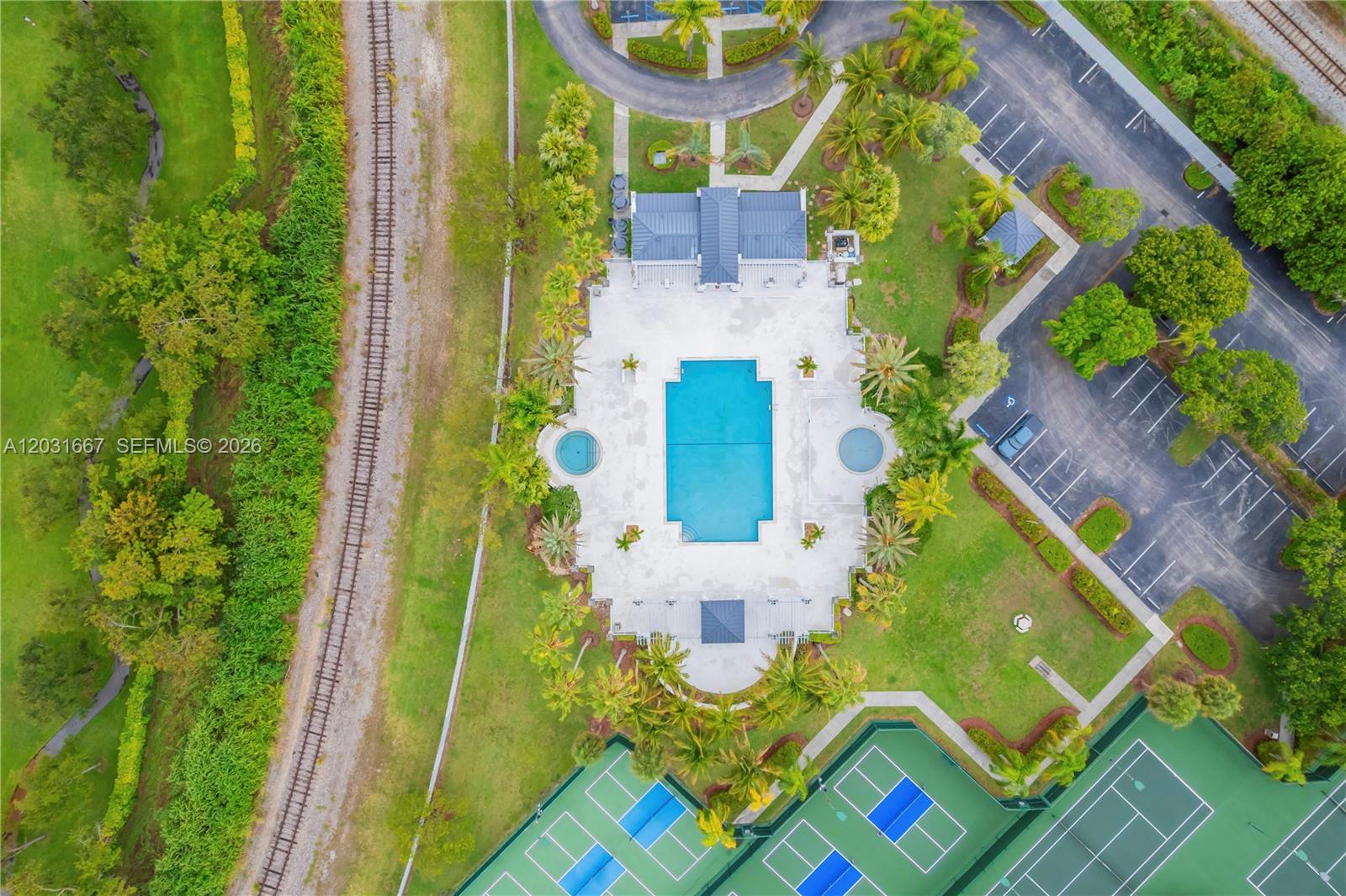 TWIN LAKE SHORES CENTRAL - Residential