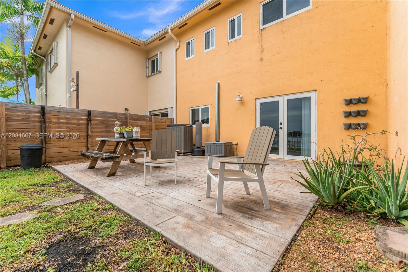 TWIN LAKE SHORES CENTRAL - Residential