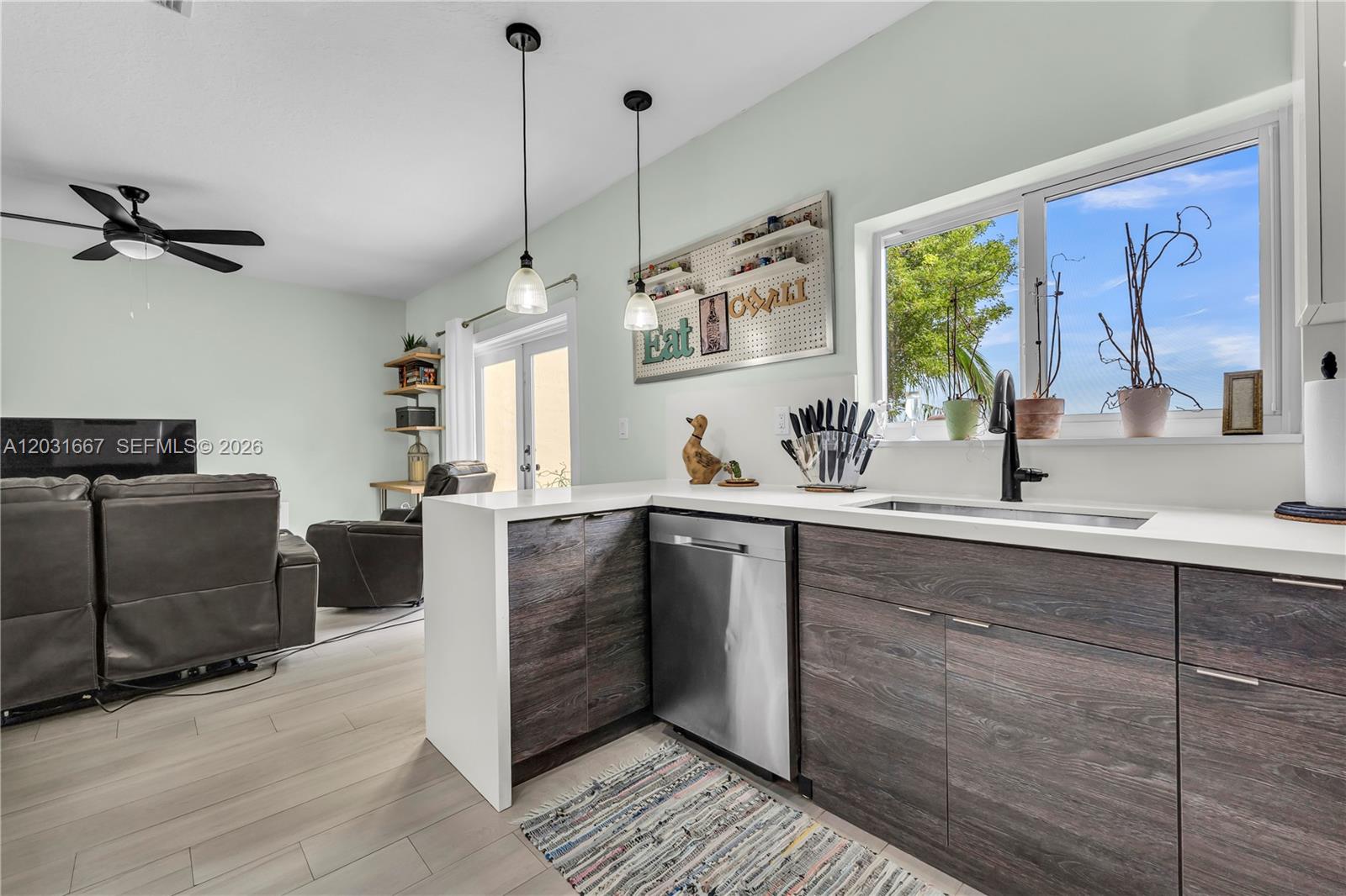 TWIN LAKE SHORES CENTRAL - Residential