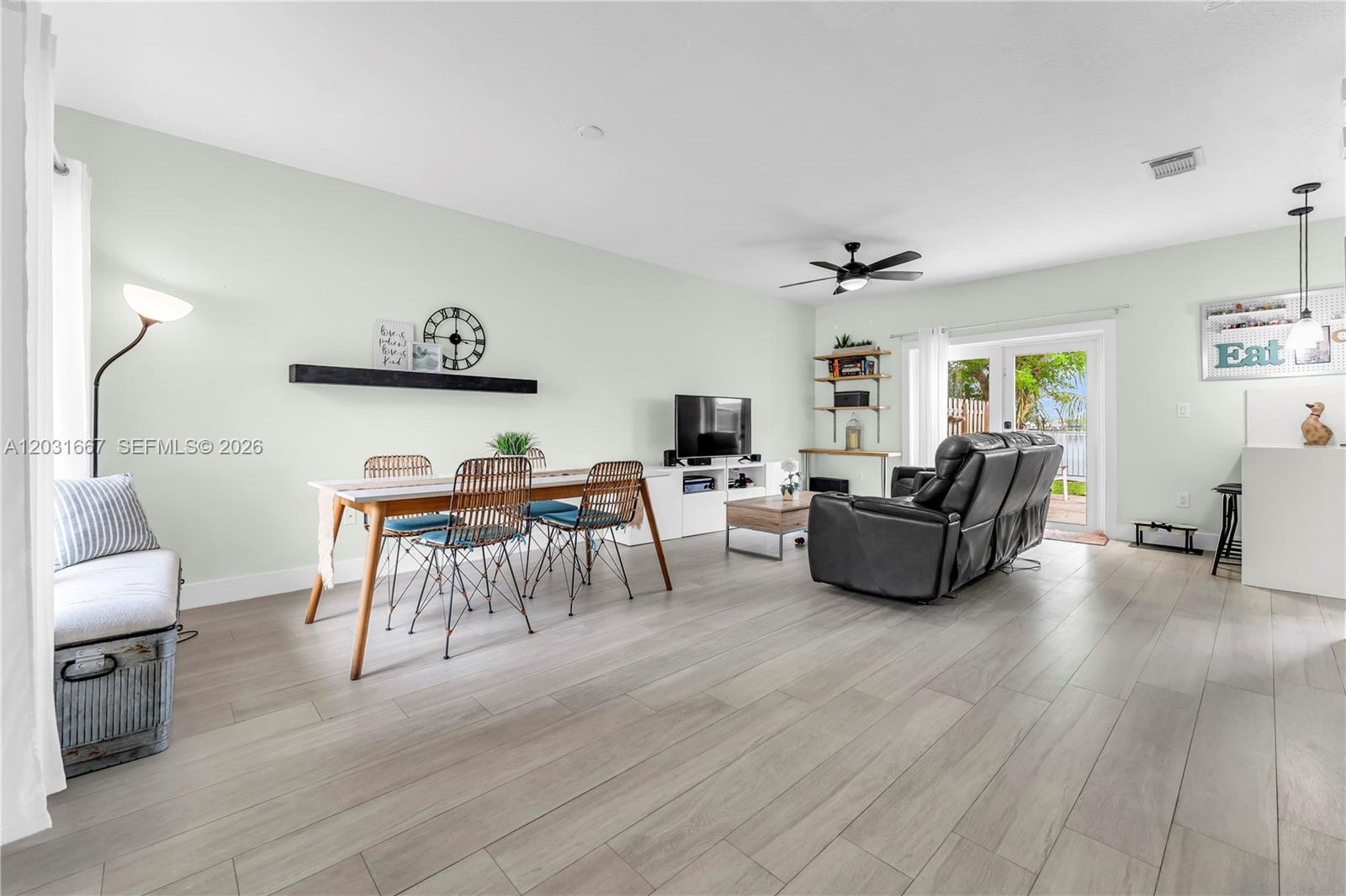 TWIN LAKE SHORES CENTRAL - Residential