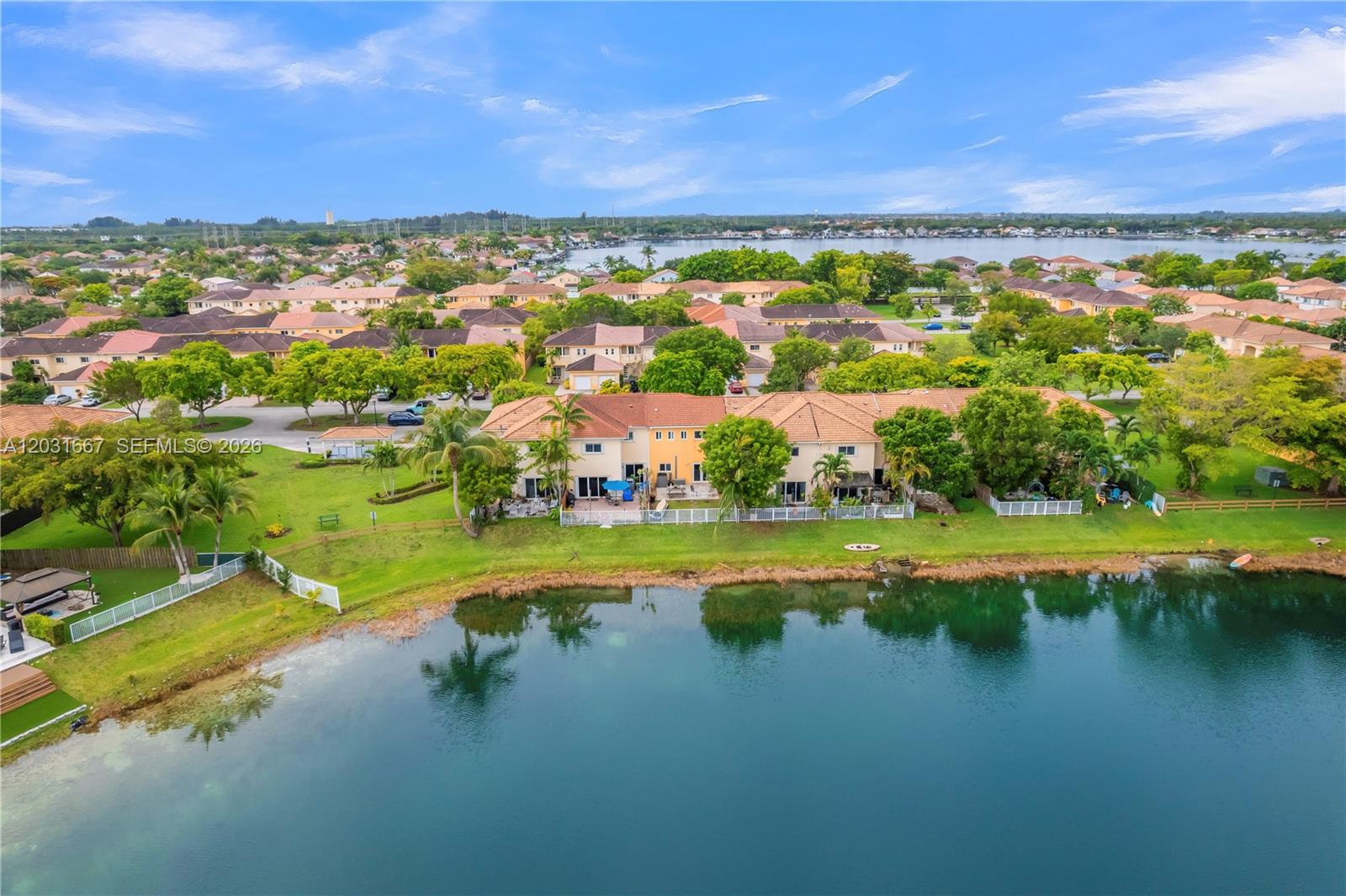 TWIN LAKE SHORES CENTRAL - Residential