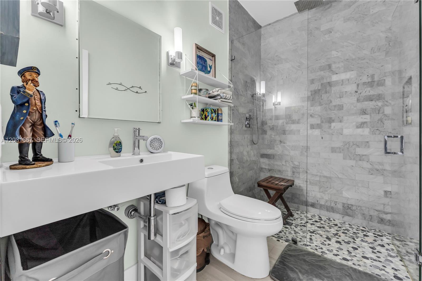 TWIN LAKE SHORES CENTRAL - Residential
