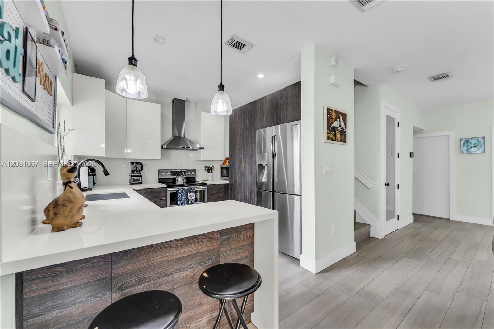 TWIN LAKE SHORES CENTRAL - Residential