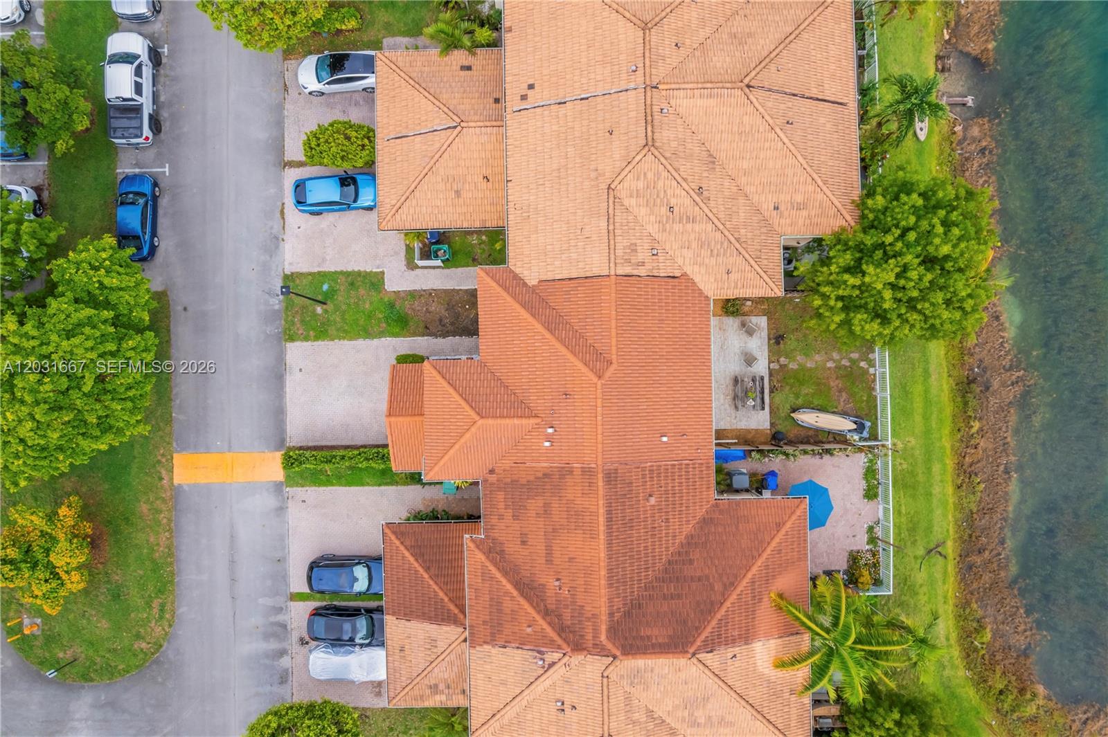 TWIN LAKE SHORES CENTRAL - Residential