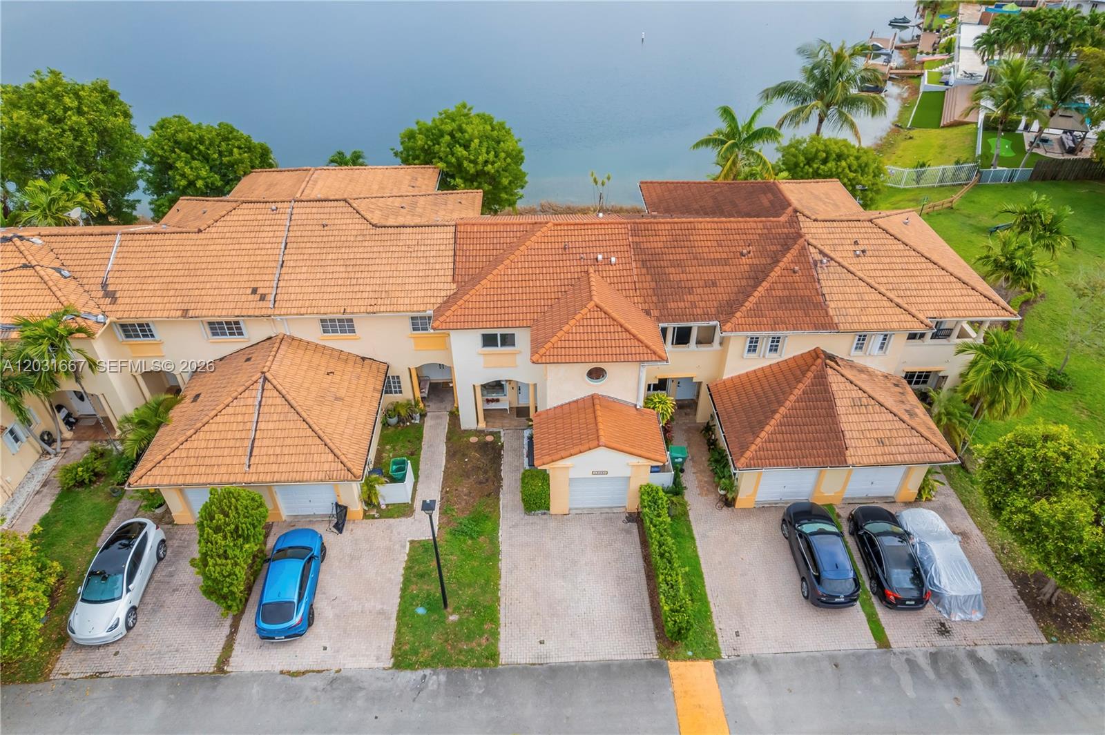 TWIN LAKE SHORES CENTRAL - Residential