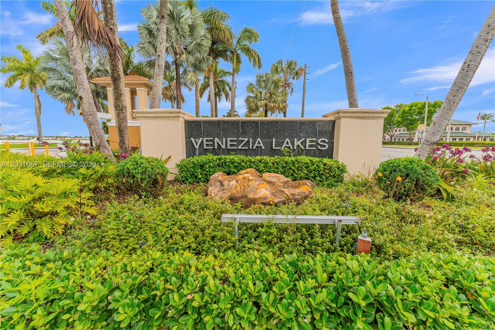 TWIN LAKE SHORES CENTRAL - Residential