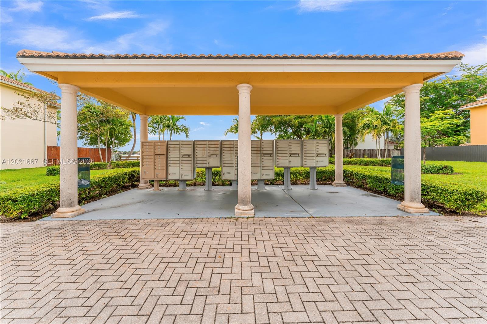 TWIN LAKE SHORES CENTRAL - Residential