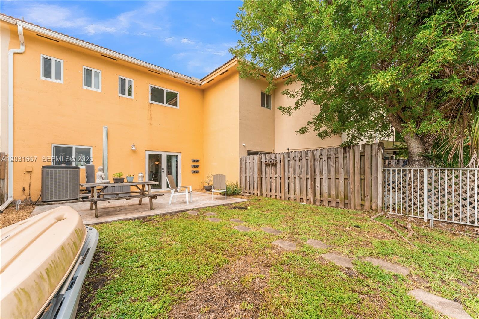 TWIN LAKE SHORES CENTRAL - Residential