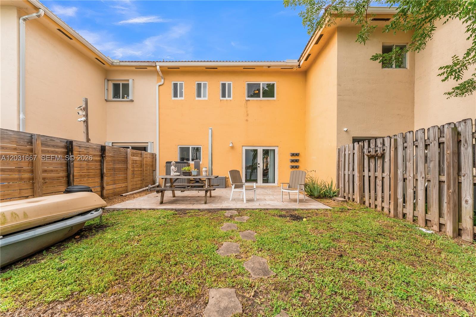 TWIN LAKE SHORES CENTRAL - Residential