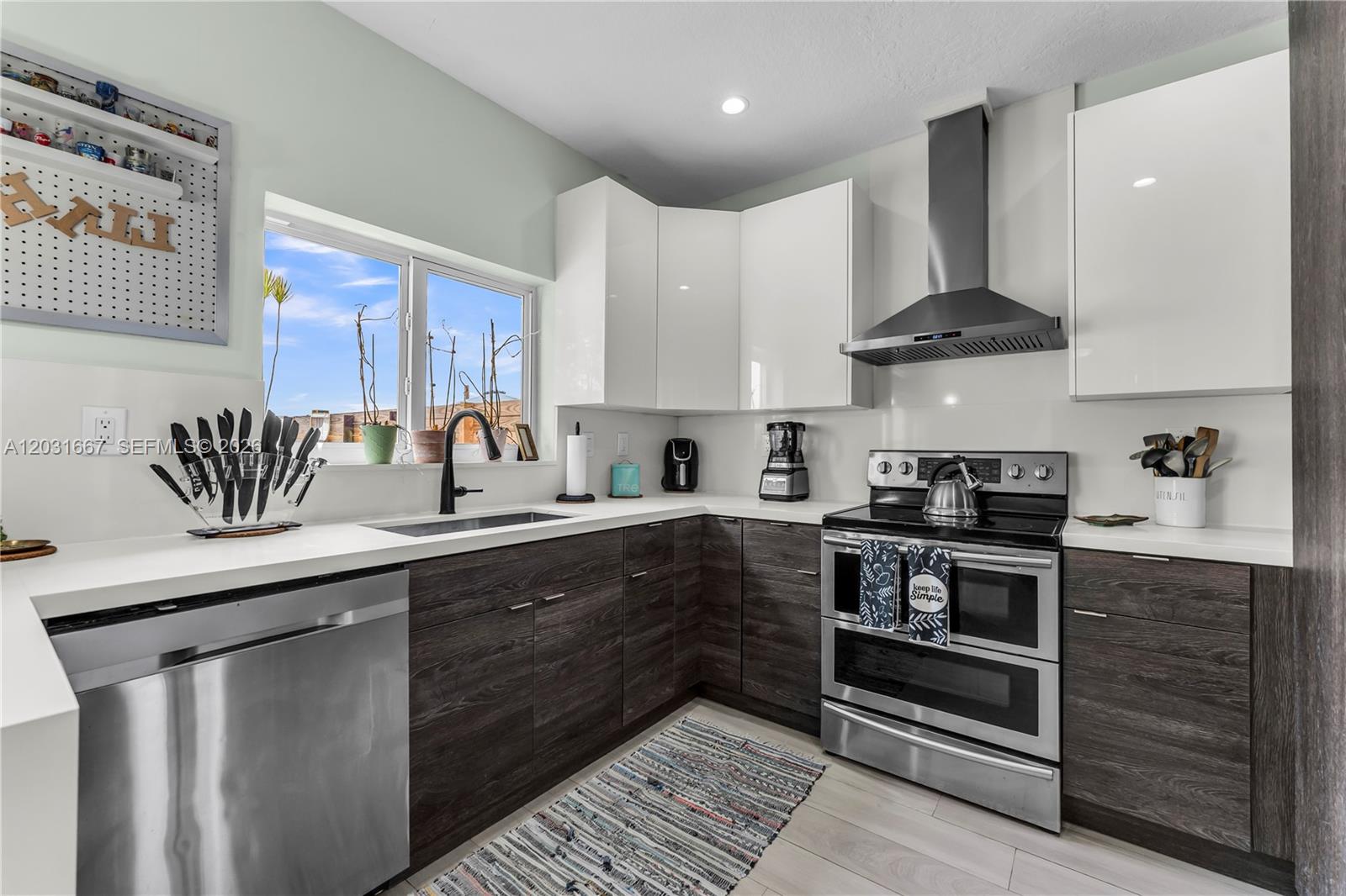 TWIN LAKE SHORES CENTRAL - Residential