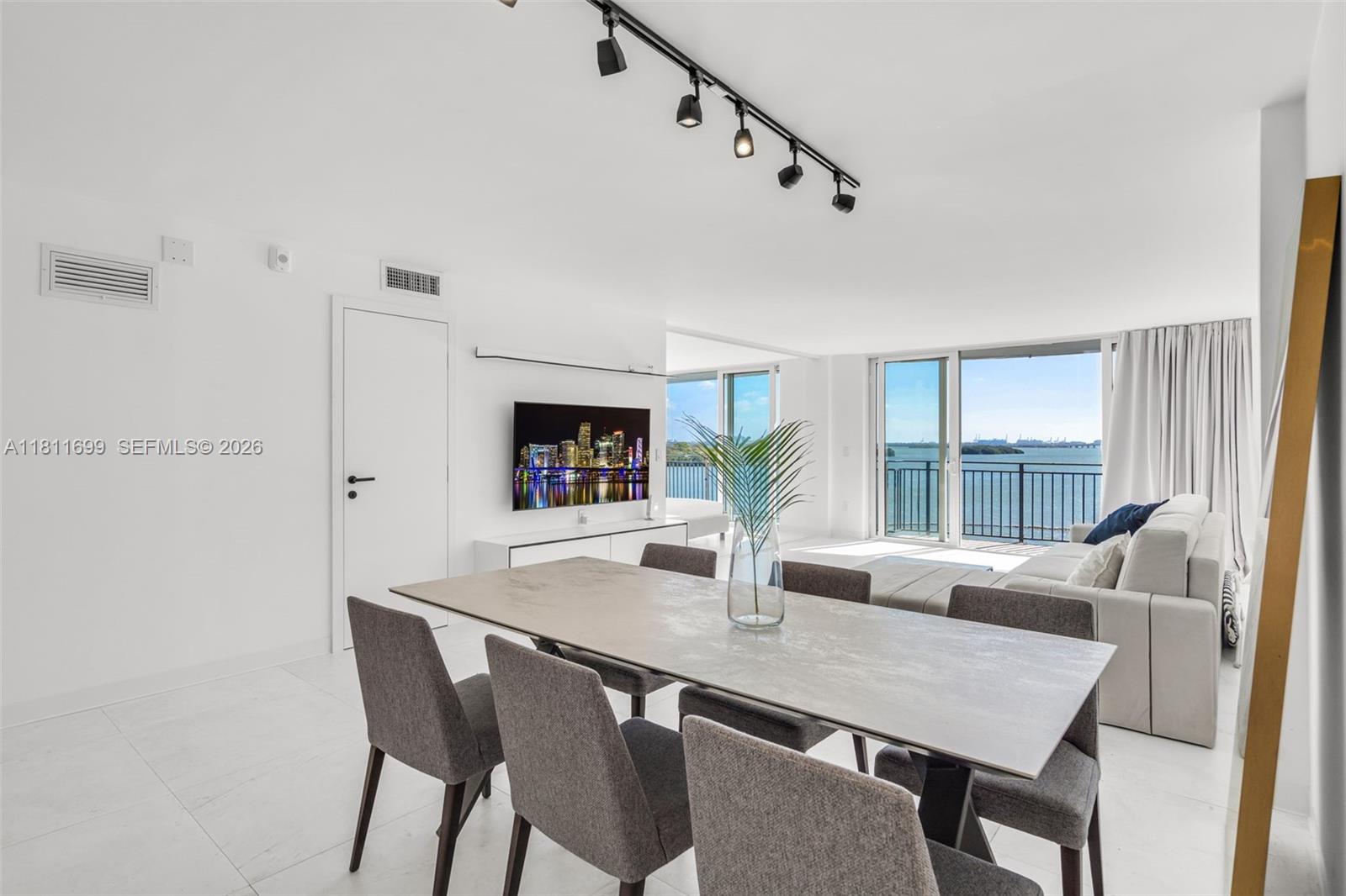 PALM BAY CONDOMINIUM - Residential