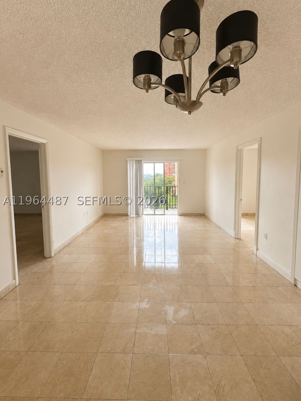 Spacious 2 bedroom 2 bathroom apartment with balcony, living room, and kitchen. Strategic location near the Miami International Airport and Coral Gables, with many shops and entertainment nearby! No special assessments!