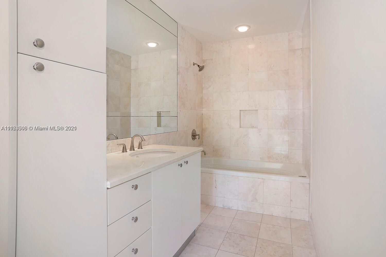 CARBONELL CONDO - Residential