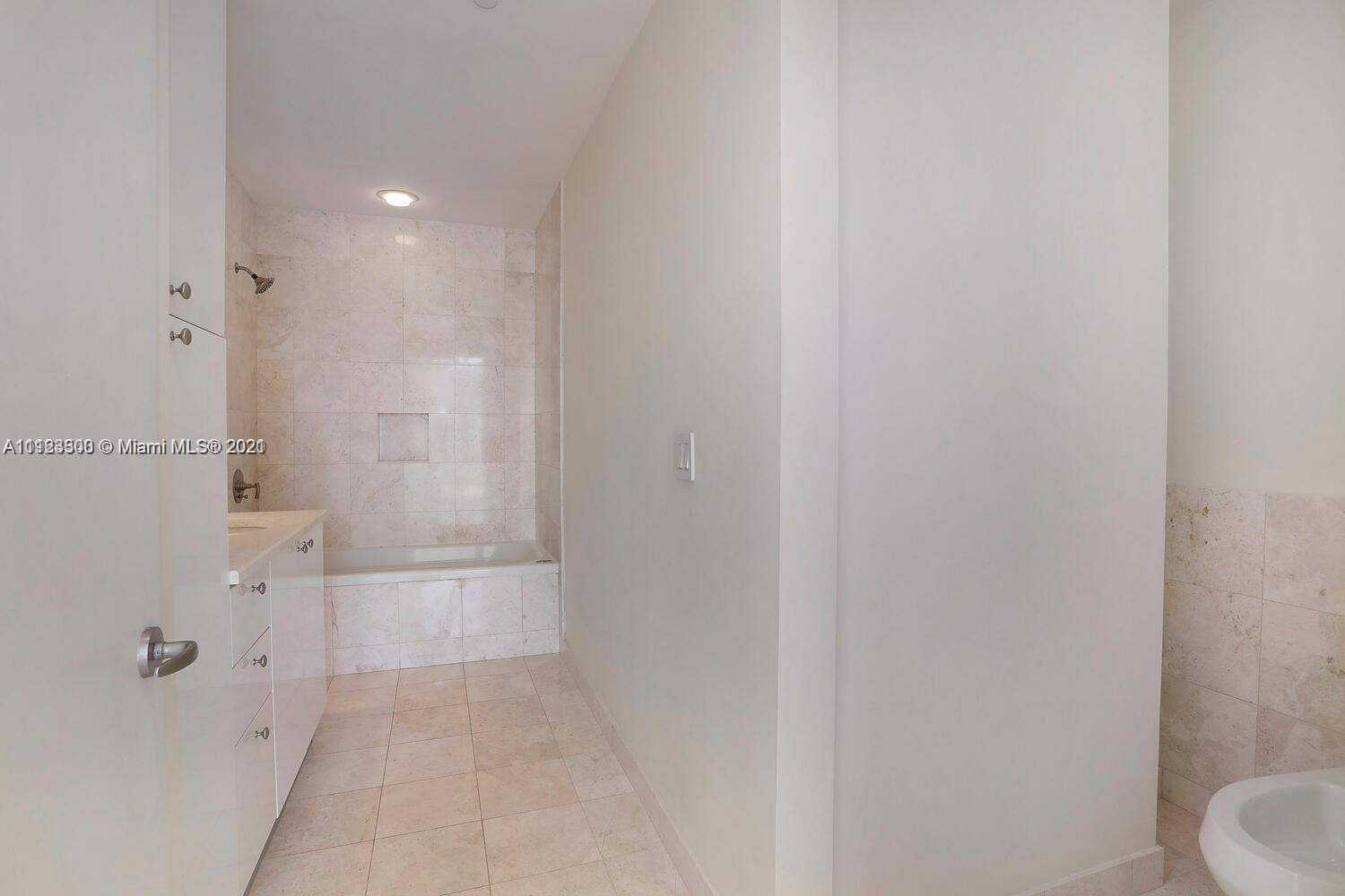 CARBONELL CONDO - Residential