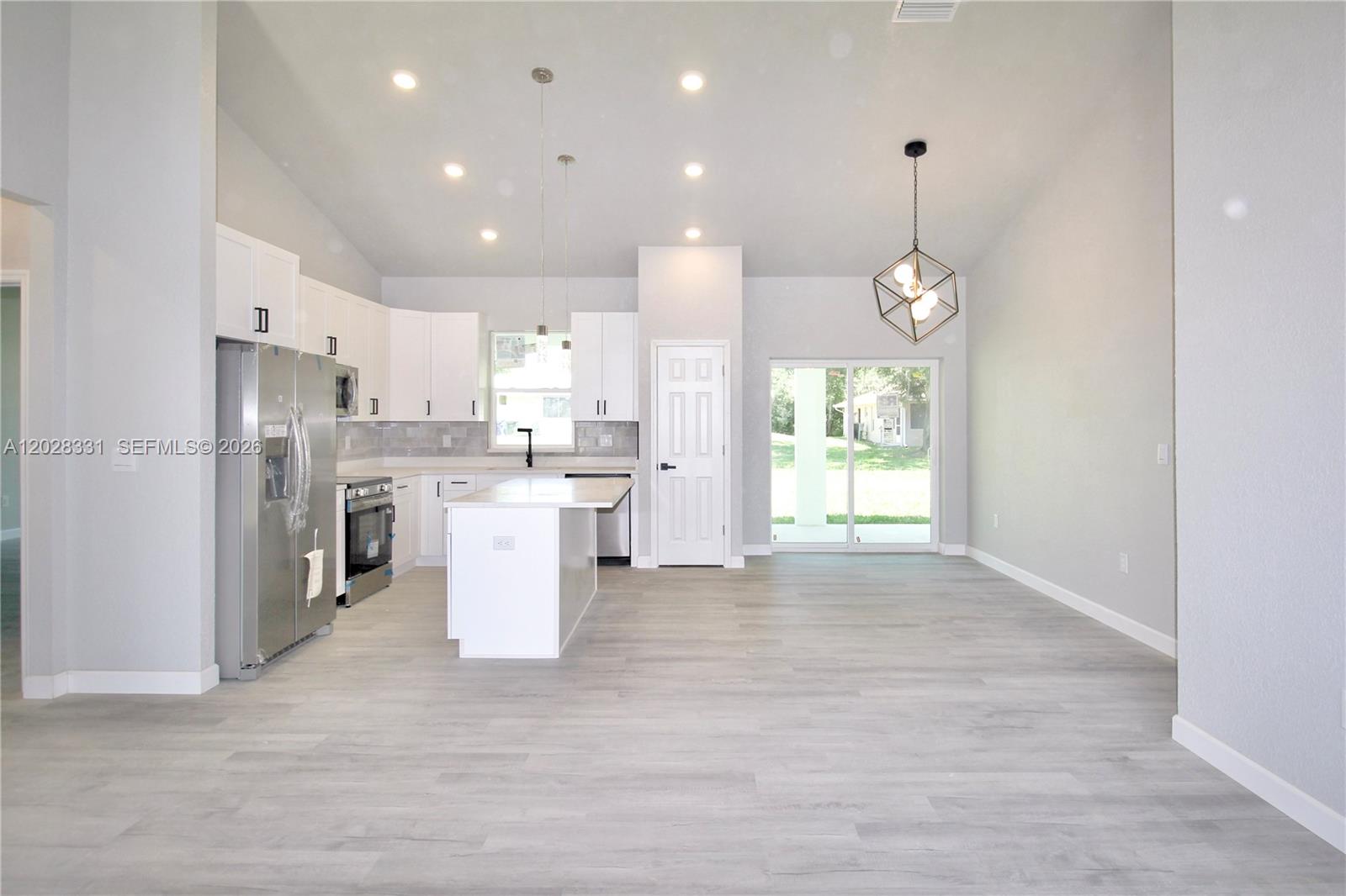 SUN N LAKE EST OF SEBRING - Residential