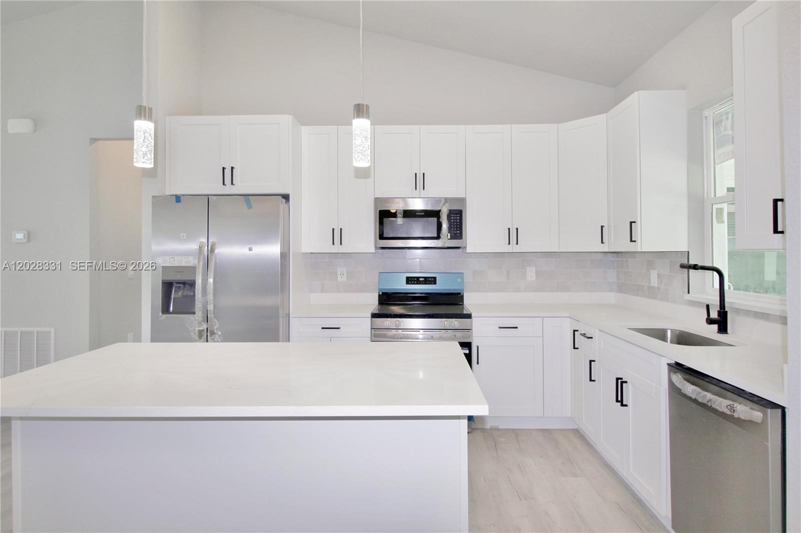 SUN N LAKE EST OF SEBRING - Residential