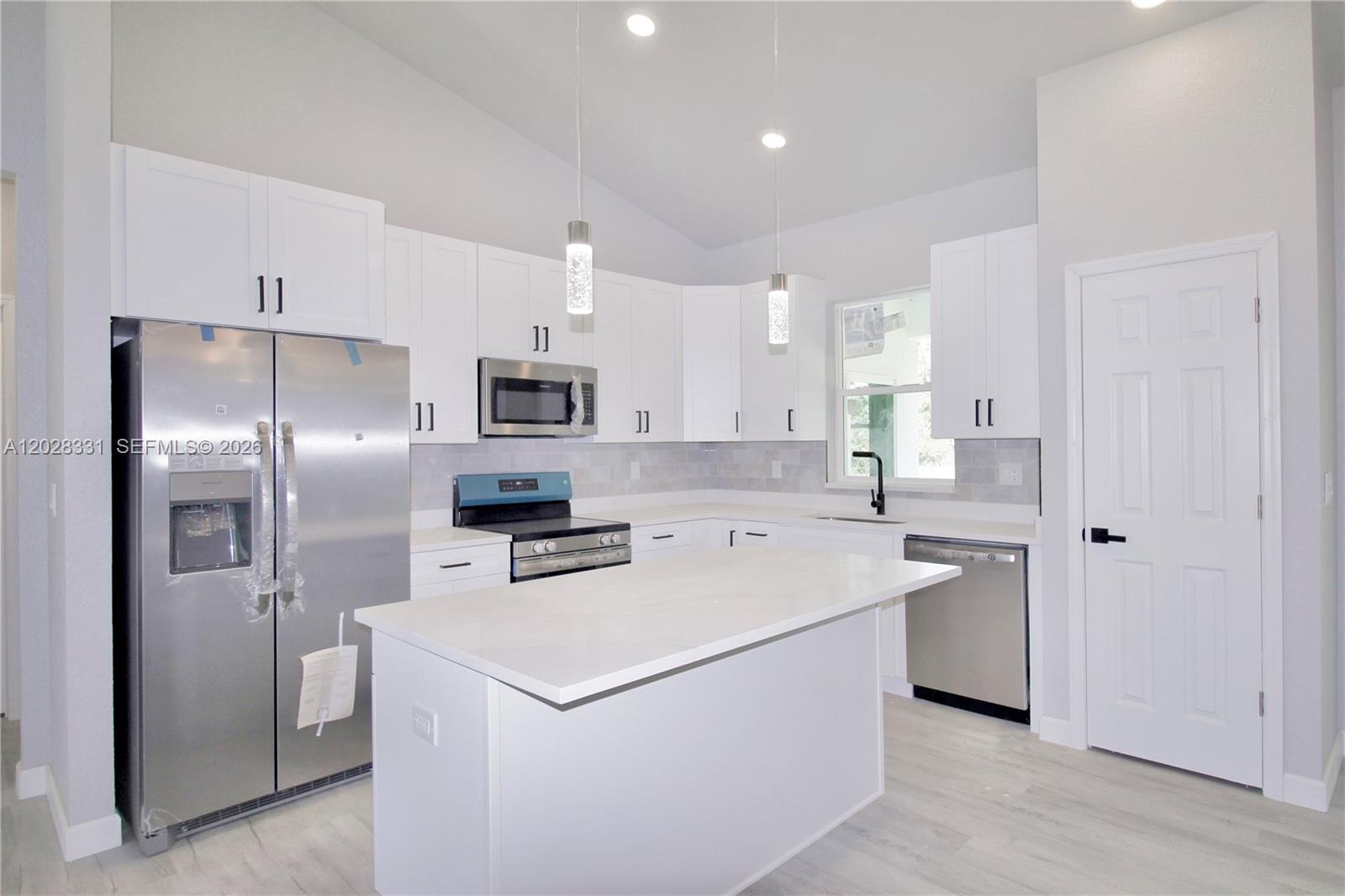 SUN N LAKE EST OF SEBRING - Residential