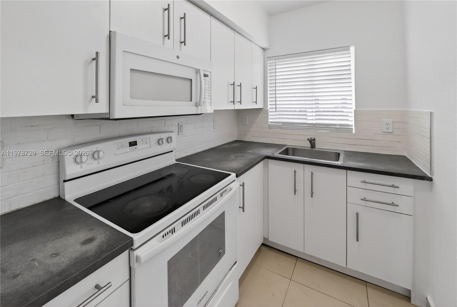 SUNSET PALM VILLAS CONDO - Residential