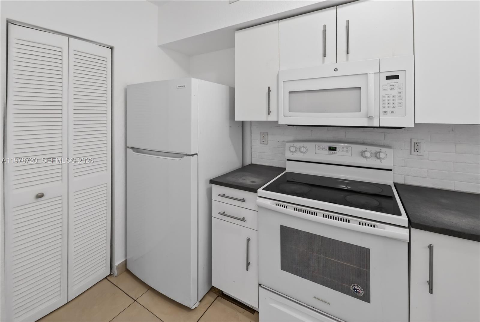 SUNSET PALM VILLAS CONDO - Residential