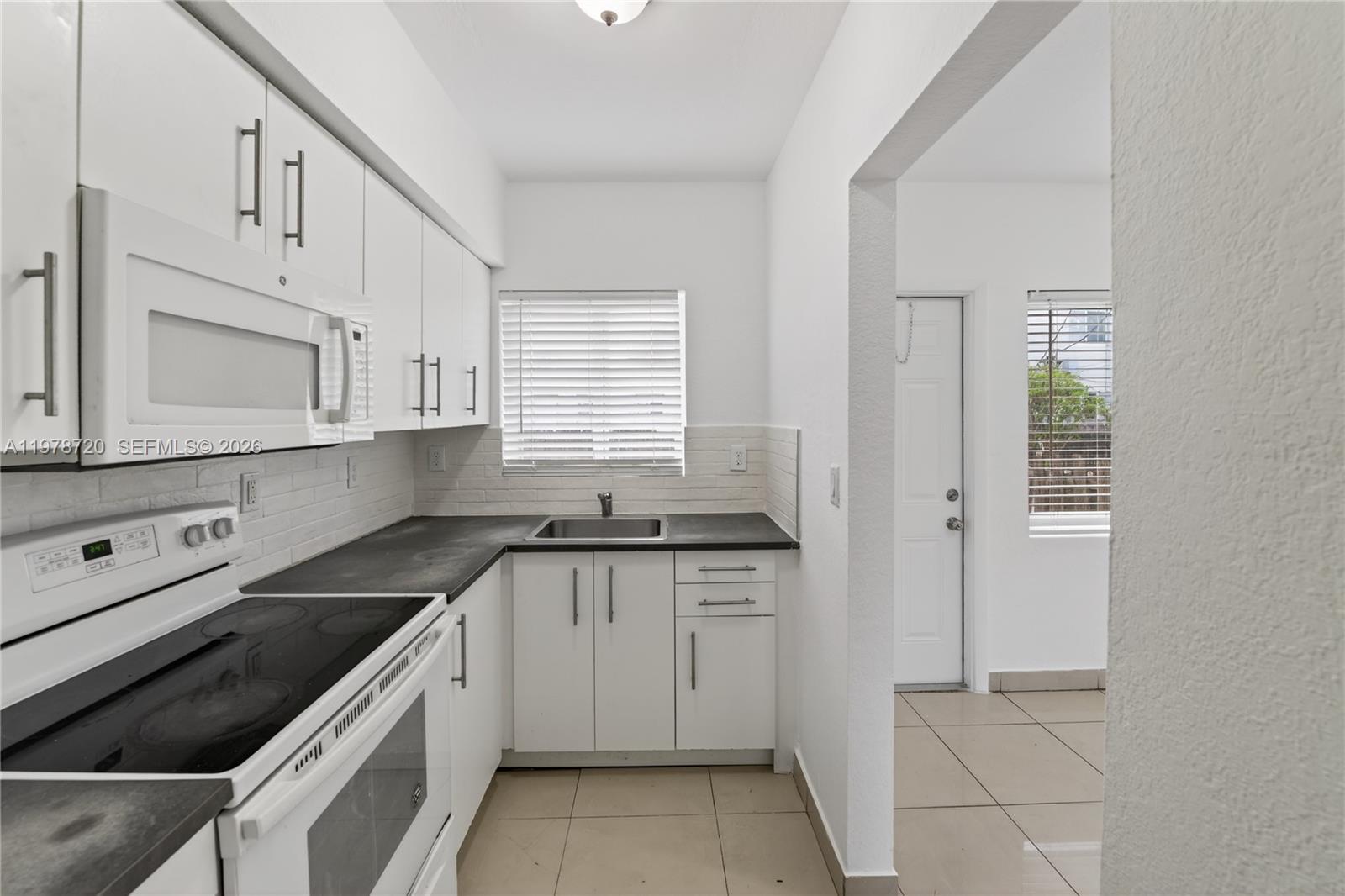 SUNSET PALM VILLAS CONDO - Residential