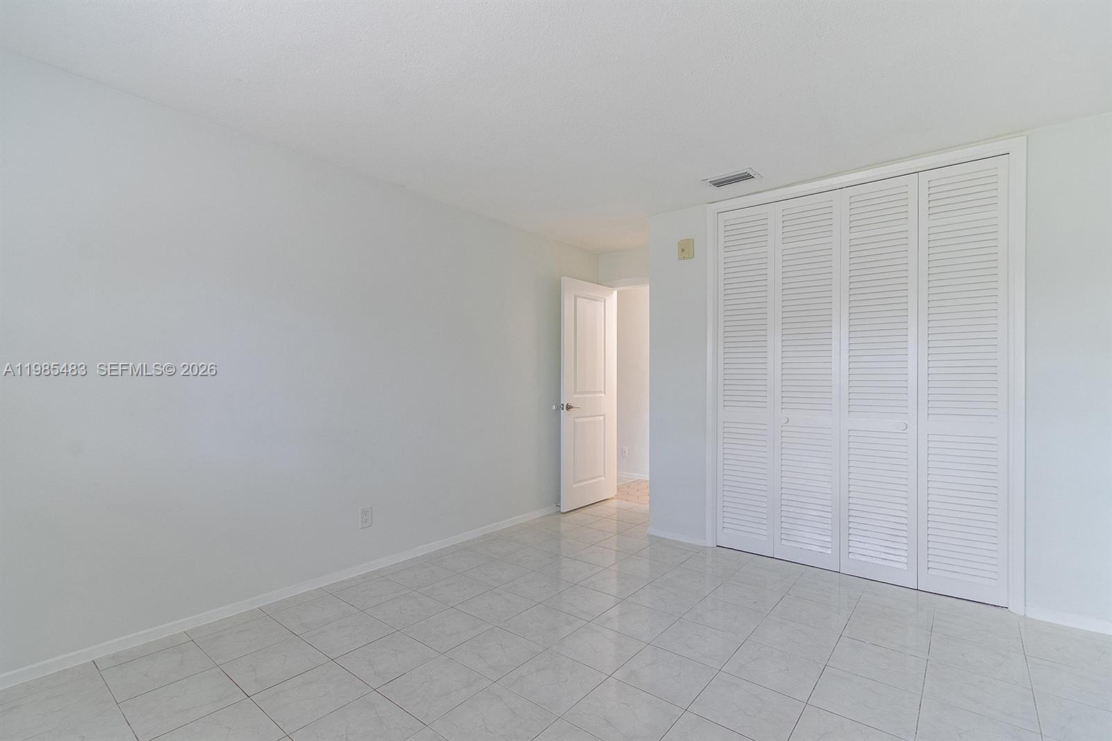 GOLDEN ISLES CONDO APTS - Residential Lease