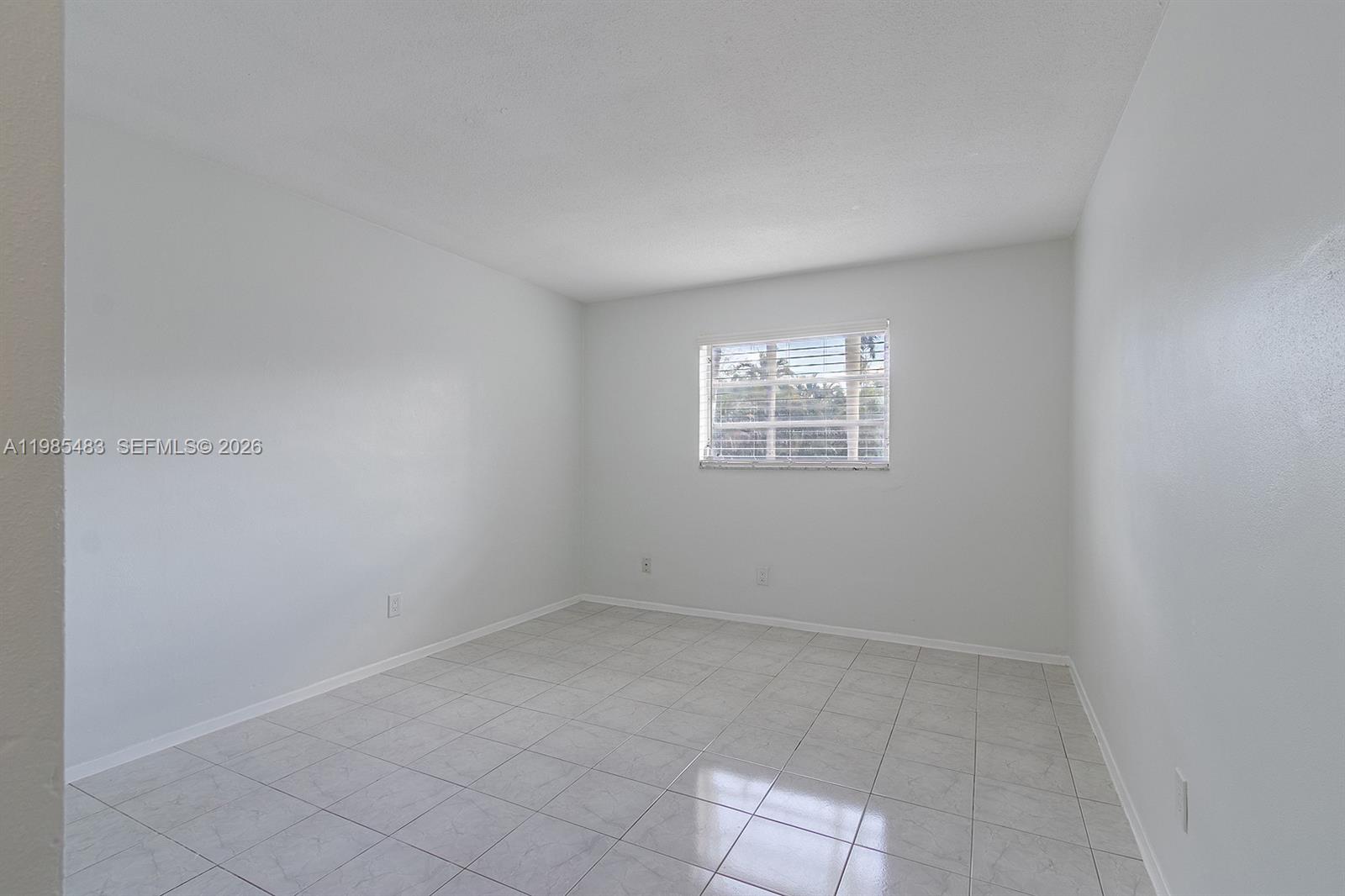 GOLDEN ISLES CONDO APTS - Residential Lease