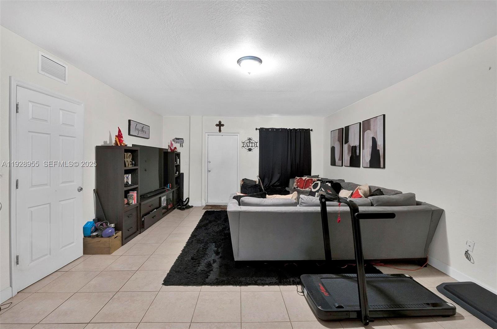 PARA VILLA HEIGHTS - Residential Income