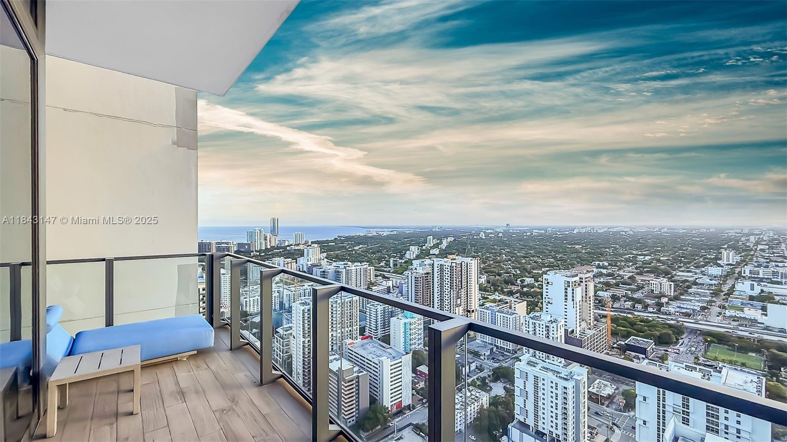 RISE CONDO - Residential