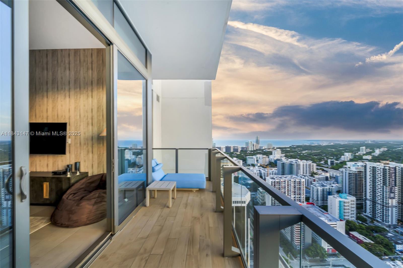 RISE CONDO - Residential