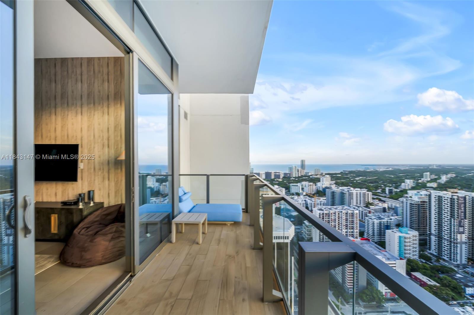 RISE CONDO - Residential