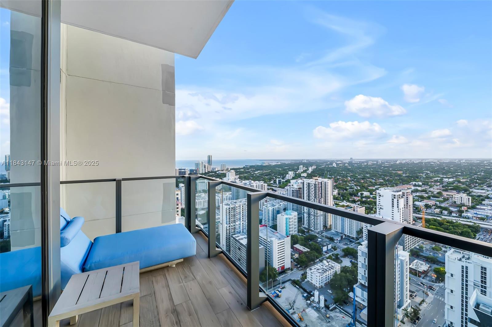 RISE CONDO - Residential