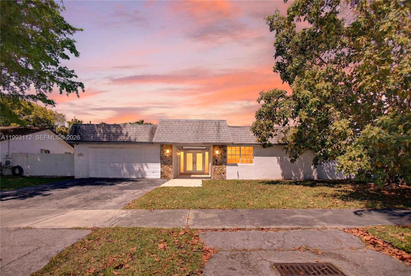 Motivated sellers. Garage converted to storage with permits. Beautiful property located in the Calusa area, with great potential: spacious yard, pool, four bedrooms, two bathrooms, a closed garage, and wonderful schools. This property offers the perfect blend of comfort, location, and tranquility, creating an ideal balance between urban convenience and the feeling of having your own personal oasis. Seller is willing to contribute up to 10,000 towards the buyer's closing expenses.